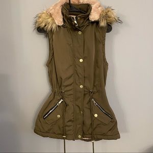 Women’s Utility Olive Green Vest with detachable fur hood
